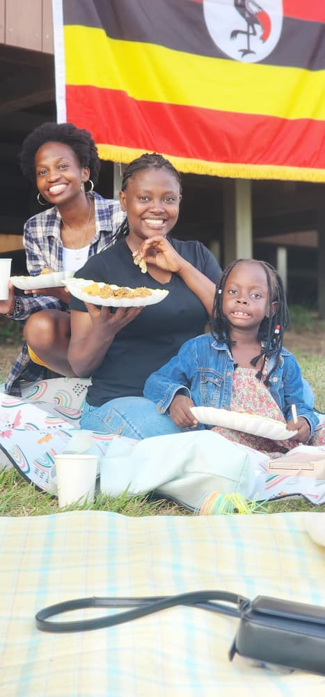 USKA families enjoying food at the Songtan community picnic