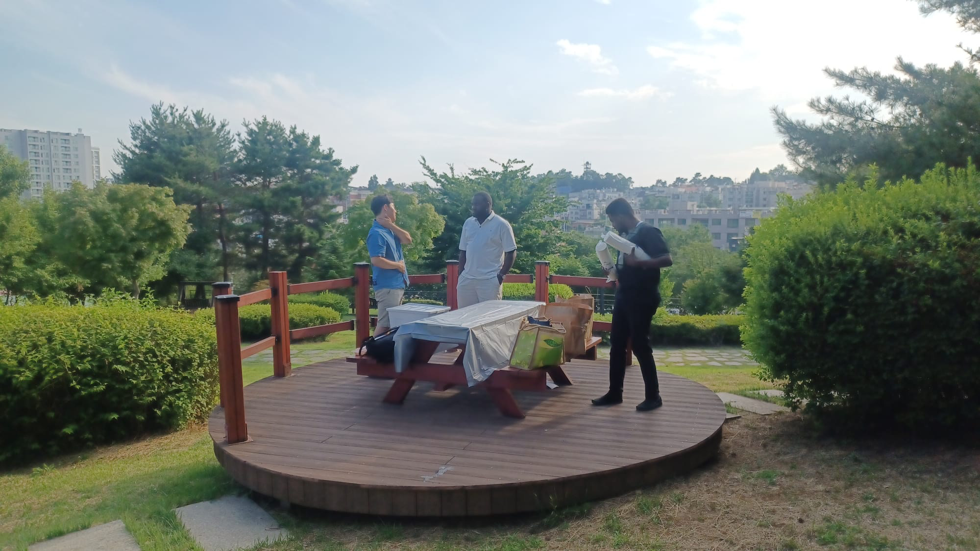 USKA members setting up for the Songtan community get-together